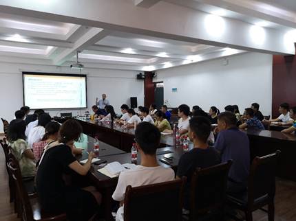 说明: D:\2019年工作\个人事务\Kersten教授\德国美恩茨大学Micheal Kersten教授应邀来黑料吃瓜
做讲座报告\德国美恩茨大学Micheal Kersten教授应邀来黑料吃瓜
做讲座报告\Kersten教授讲座报告现场一.jpg