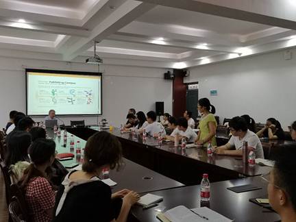 说明: D:\2019年工作\个人事务\Kersten教授\德国美恩茨大学Micheal Kersten教授应邀来黑料吃瓜
做讲座报告\德国美恩茨大学Micheal Kersten教授应邀来黑料吃瓜
做讲座报告\Kersten教授讲座报告现场二.jpg